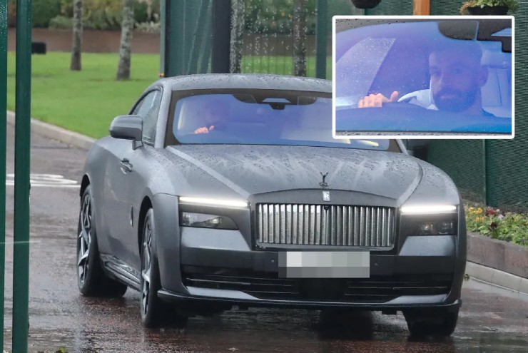 Salah vẫn đi tập bình thường và tự lái siêu xe tới trung tâm huấn luyện của Liverpool