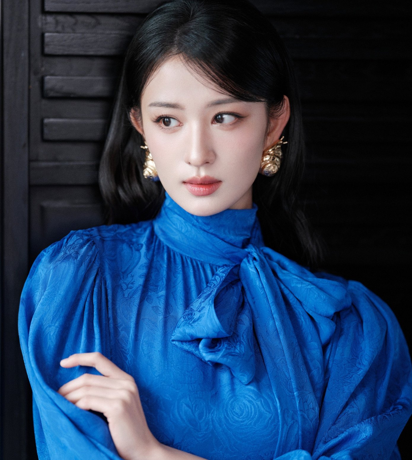 Đồng thời, nhờ chăm chỉ diễn xuất, Vương Sở Nhiên dần lấy lại cảm tình của công chúng. Khi ngày càng được khán giả biết tới và quen với sự nổi tiếng, Vương Sở Nhiên cũng thoải mái thể hiện tính cách bản thân hơn. Nữ diễn viên được đánh giá là người vui vẻ, tự nhiên, có phần ngây ngô hay cười. Những hình ảnh trong Đêm hội Gào Thét 2025 cũng góp phần giúp Vương Sở Nhiên đánh bay danh tiếng xấu, tạo cảm giác thú vị cho công chúng.