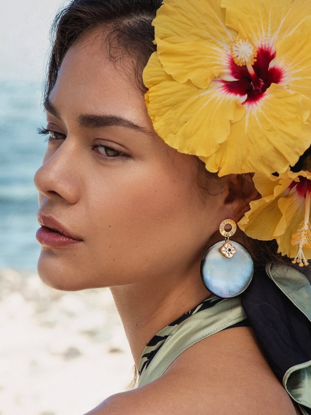 Trong một cuộc phỏng vấn với L'Express năm 2021, Hoa hậu Pháp 2002 Sylvie Tellier tiết lộ: "Khi đăng quang, chúng tôi kiếm được số tiền tương đương lương của một giám đốc điều hành cấp cao trong một năm".