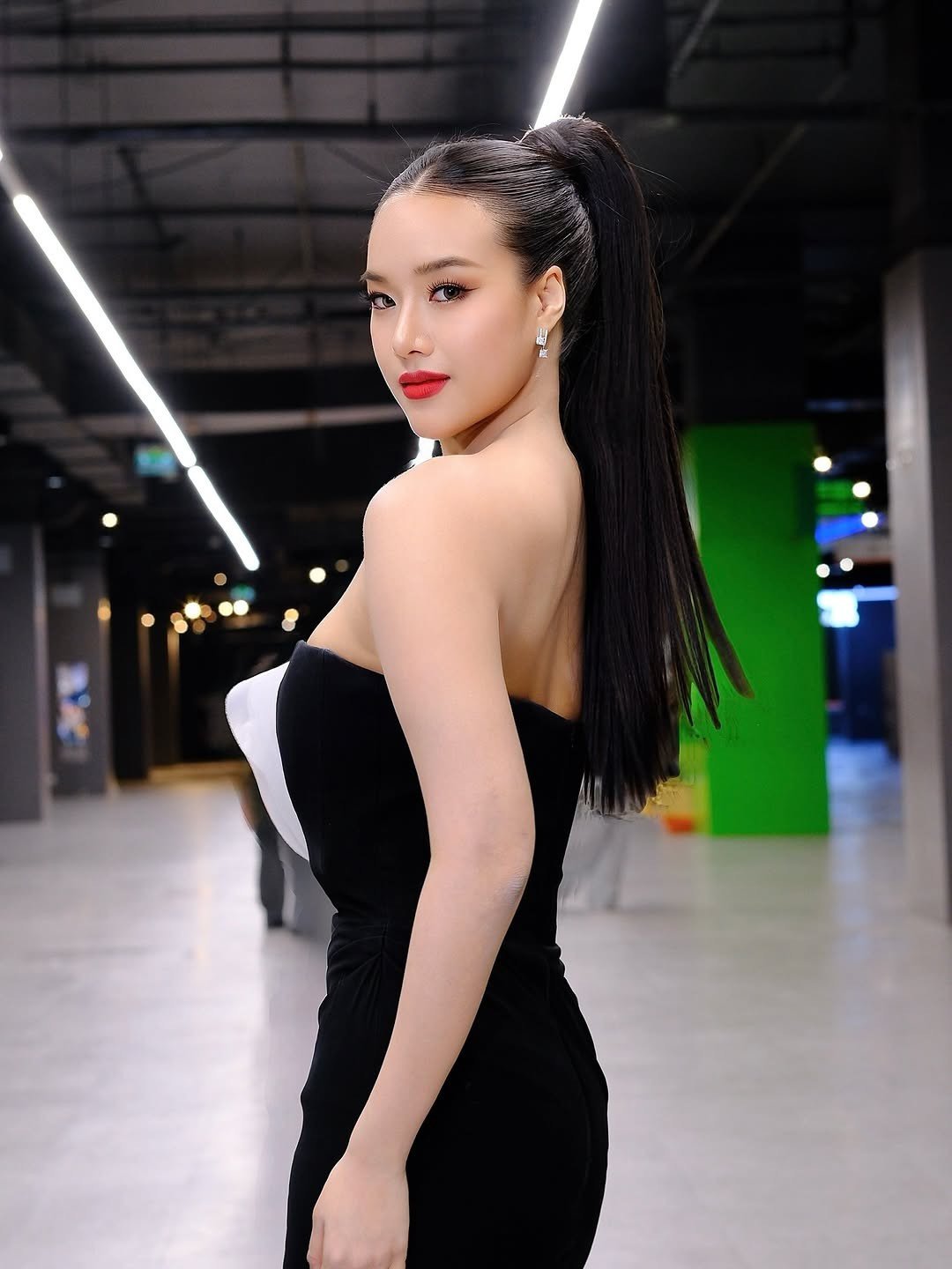 "Việt Nam chính là ngôi nhà thứ hai trong tim tôi. Sự yêu thương của mọi người là động lực lớn nhất giúp tôi tự tin trên hành trình này", cô chia sẻ.