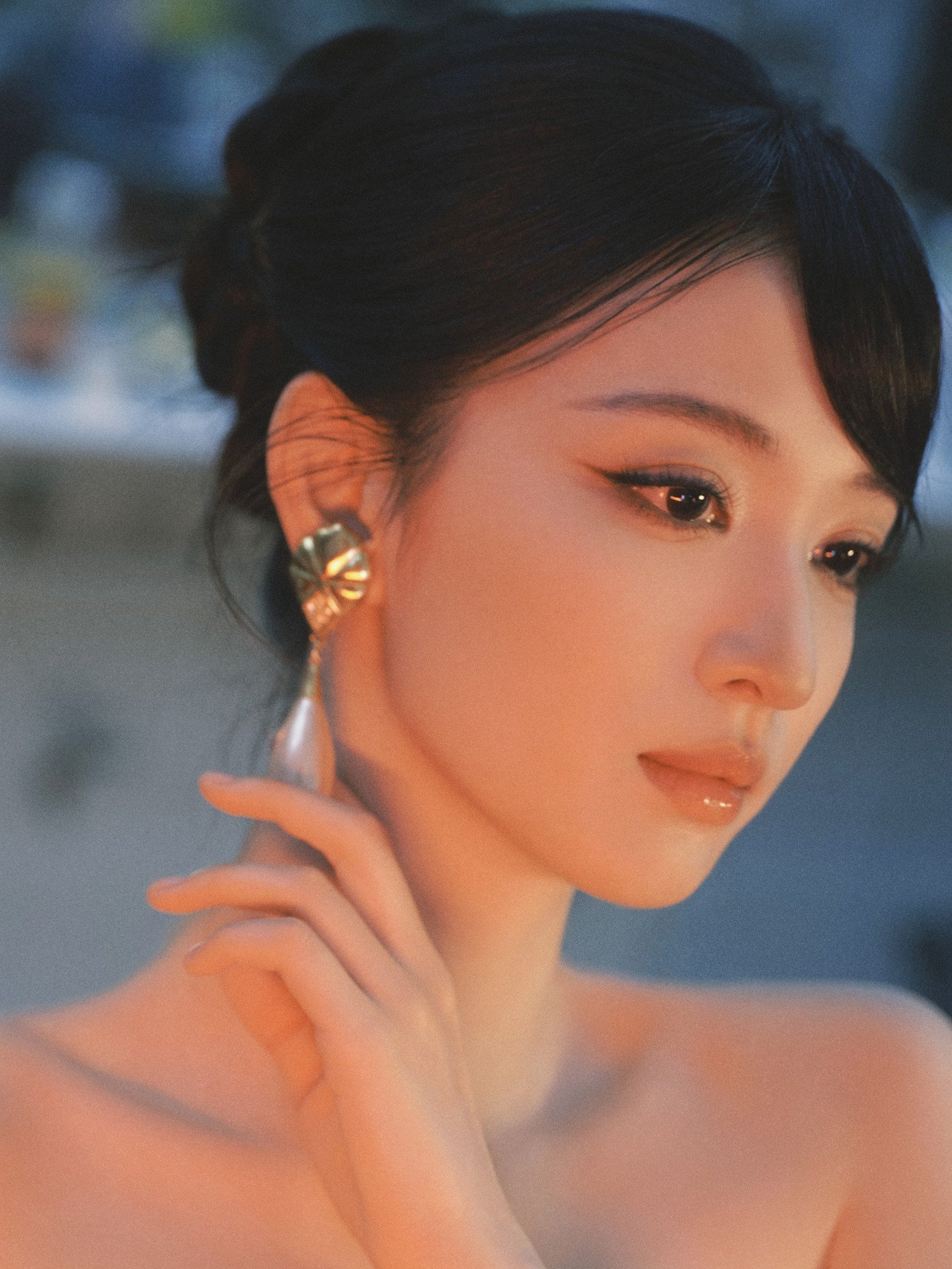 Trong Còn ra thể thống gì nữa, Vương Sở Nhiên vào vai Dữu Vãn Âm, vốn là người hiện đại xuyên không. Để bảo vệ mạng sống, cô trở thành yêu phi quyến rũ, mê hoặc hoàng đế Hạ Hầu Đạm do Thừa Lỗi thể hiện. Nội dung một thế giới có tới 3 người hiện đại đấu đá lẫn nhau, và nhân vật chính trong phim lại vốn là vai phản diện trong tiểu thuyết với góc nhìn hoàn toàn khác biệt khiến khán giả thích thú. Một tác phẩm khác của Vương Sở Nhiên cũng được quan tâm là Giây phút ấy quá giới hạn, đóng cùng Trương Lăng Hách với bối cảnh thời Dân quốc. Có thể thấy hai năm tiếp theo là thời điểm bùng nổ của Vương Sở Nhiên khi các dự án tiềm năng dần lên sóng.