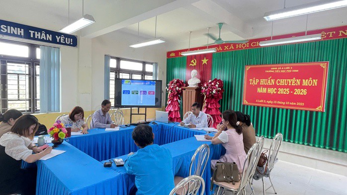 Trường Tiểu học Phú Vinh tổ chức tập huấn chuyên môn cho các giáo viên trong năm học 2025-2026.