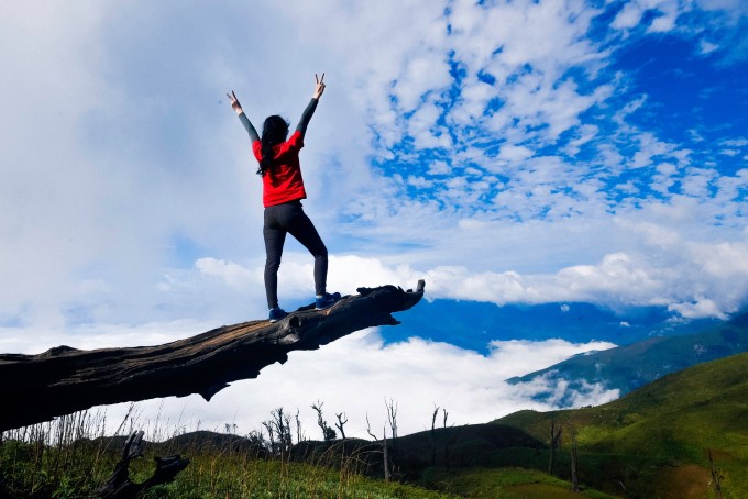 Du khách nên tự trang bị những kiến thức trước khi leo núi. Ảnh: Lekima Hung