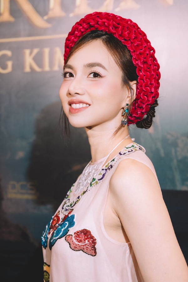 Sau những thành công trong sự nghiệp thời trang, cô đã nhận được vai chính trong hai bộ phim truyền hình gồm: Anh chỉ có mình em (2006) của hãng Lasta và Hoa Dã Quỳ (2007) của hãng M&T Pictures. Ngoài sự nghiệp truyền hình, cô còn tham gia điện ảnh với bộ phim đoạt giải Khuyến khích Cánh Diều Vàng 2008 trong "Chuyện tình xa xứ" (2008). Chính bộ phim này, Đinh Ngọc Diệp đã bén duyên vị đạo diễn tài hoa của showbiz Việt, Victor Vũ. Đến năm 2011, cô đã tham gia tổng cộng bốn phim điện ảnh gồm: Bóng ma học đường, Cô dâu đại chiến, Lệnh xóa sổ và Giữa hai thế giới.