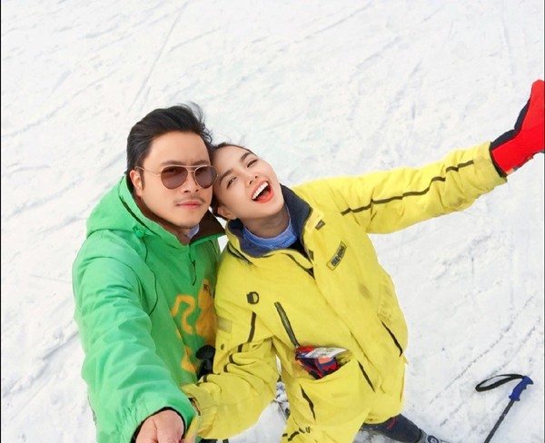 Trong hôn nhân, suốt 9 năm nếu theo dõi trang cá nhân của Đinh Ngọc Diệp, khán giả sẽ nghĩ cô có cuộc sống êm đềm nhưng thực tế thì không phải vậy. Trong cuộc nói chuyện với báo chí nhân dịp ra mắt phim "Thám tử Kiên: Kỳ án không đầu" tại Hà Nội, Đinh Ngọc Diệp cho biết cô đã trải qua biến cố sinh tử cùng chồng cách đây ít năm. "Anh Victor mắc bệnh tim, từng trải qua hai cuộc phẫu thuật lớn, cận kề cái chết. Lần đầu đưa anh vào viện cấp cứu, trên taxi, anh nắm tay vợ, rơi nước mắt và nói: "Anh còn nhiều thứ chưa làm được quá". Đến viện, anh đã đứt một vài mạch máu, phải đặt stent, mổ cấp cứu trong đêm. Giờ anh duy trì uống thuốc suốt đời. Mỗi khi anh đi khám, hai vợ chồng nắm tay nhau, cùng nghe bác sĩ dặn dò. Tôi là người lưu lại, kiểm tra thuốc men và chứng từ liên quan sức khỏe anh", cô kể.