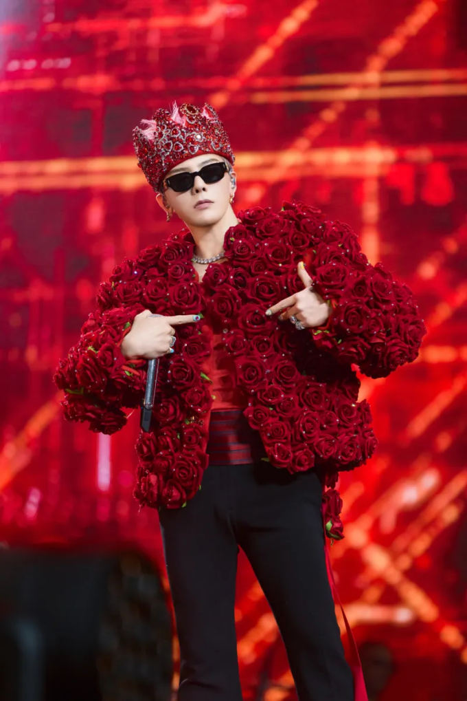 G-Dragon trong show diễn thuộc khuôn khổ "G-Dragon 2025 World Tour [Übermensch]". Ảnh: Galaxy Corporation