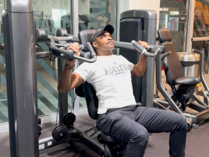 Ngoài chế độ ăn uống lành mạnh, Nate cũng duy trì tập luyện đều đặn.