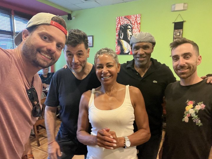 Nate Wilkins trong lớp học mà ông đang tham gia.