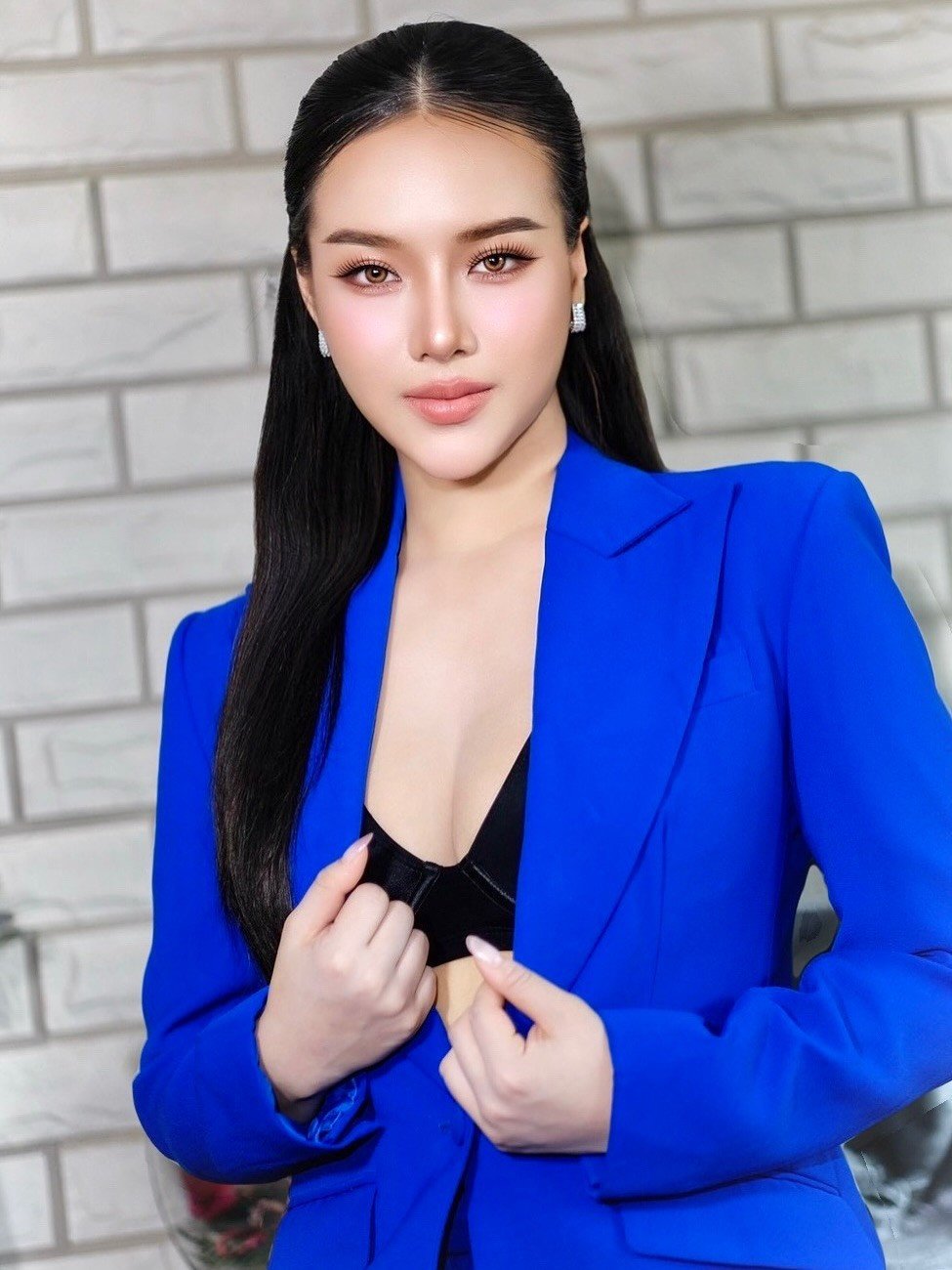 Ngoài đời thường, người đẹp có phong cách ăn mặc hiện đại, táo bạo, được đánh giá phù hợp với tiêu chí và năng lượng của cuộc thi Hoa hậu Hòa bình.