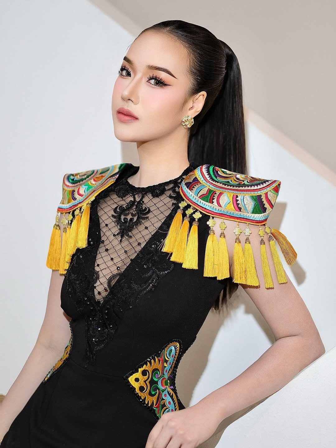 Phatcharamon Thepraksa không phải là người đẹp gốc Việt duy nhất từng tham gia Hoa hậu Hòa bình Thái Lan. Năm 2023, người đẹp Paulius Prajakrattanakul - đại diện tỉnh Nakhon Phanom giành ngôi Á hậu 5 Hoa hậu Hòa bình Thái Lan. Cô là con lai với 3 dòng máu Thái - Việt - Trung.