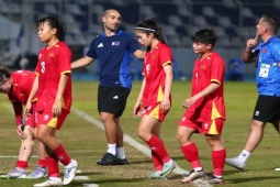 Tuyển nữ Việt Nam mất  oan  quả phạt đền, hot girl Thanh Nhã  chết lặng  sau trận thua Philippines