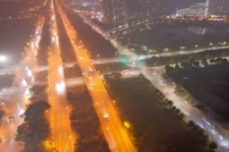 Bầu trời Hà Nội mù mịt, mắt cay xè trong đêm ô nhiễm nhất thế giới