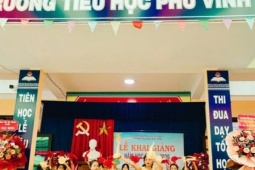 Trường không có giáo viên tiếng Anh, phụ huynh hỏi "con tôi lấy kiến thức đâu để thi?"