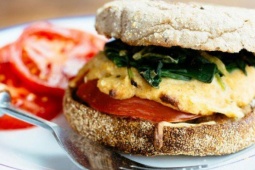 7 thói quen âm thầm gây tăng cân sau tuổi 40