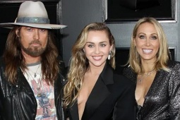 Bác bỏ vụ kiện của người phụ nữ nhận là mẹ ruột Miley Cyrus