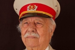 Người nước ngoài duy nhất được Việt Nam phong anh hùng là ai?