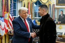 Tổng thống Trump khen Ronaldo xuất sắc nhất, khoe lời cảm ơn của CR7