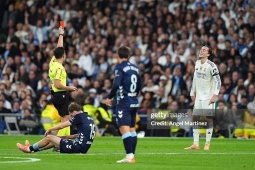 Bóng đá - Real Madrid dính "mưa" thẻ phạt: Vinicius mỉa mai, Alonso phát điên với trọng tài