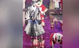 Công nghệ thông tin - Độc đáo: Robot hình người biểu diễn thời trang, nhảy múa như vũ công chuyên nghiệp