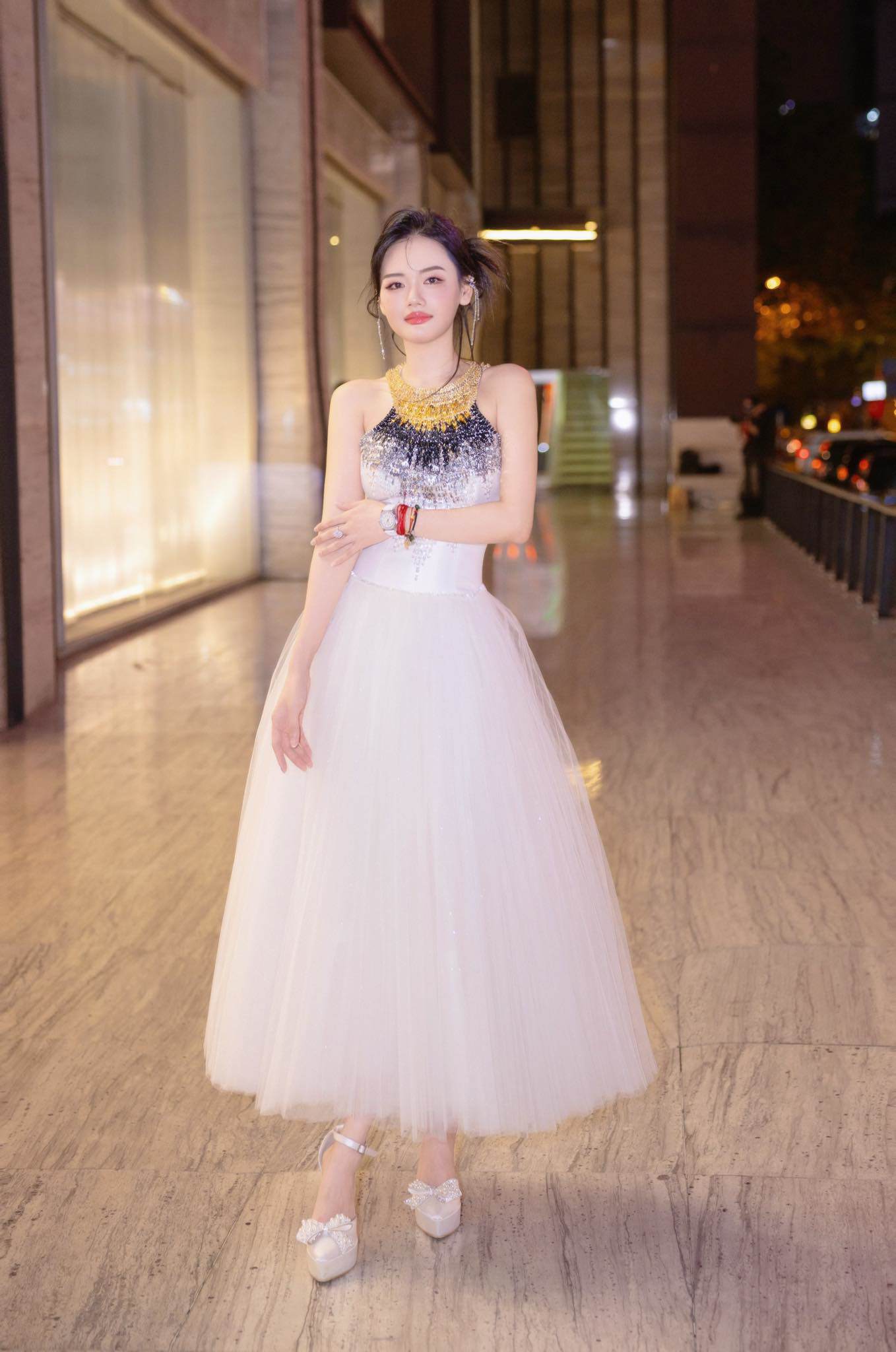 Nữ nhân viên bị "ghét cay ghét đắng" trong Gió ngang qua khoảng trời xanh - 5