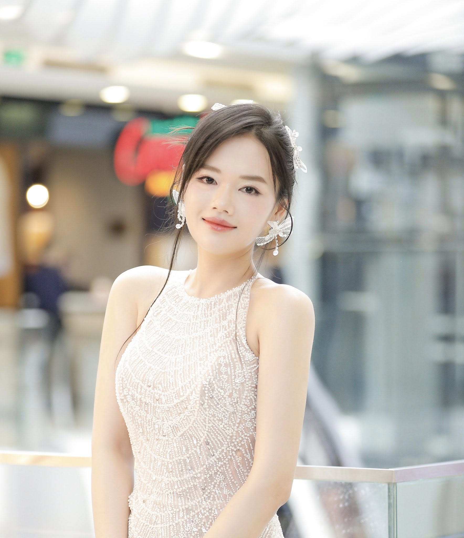 Nữ nhân viên bị "ghét cay ghét đắng" trong Gió ngang qua khoảng trời xanh - 3