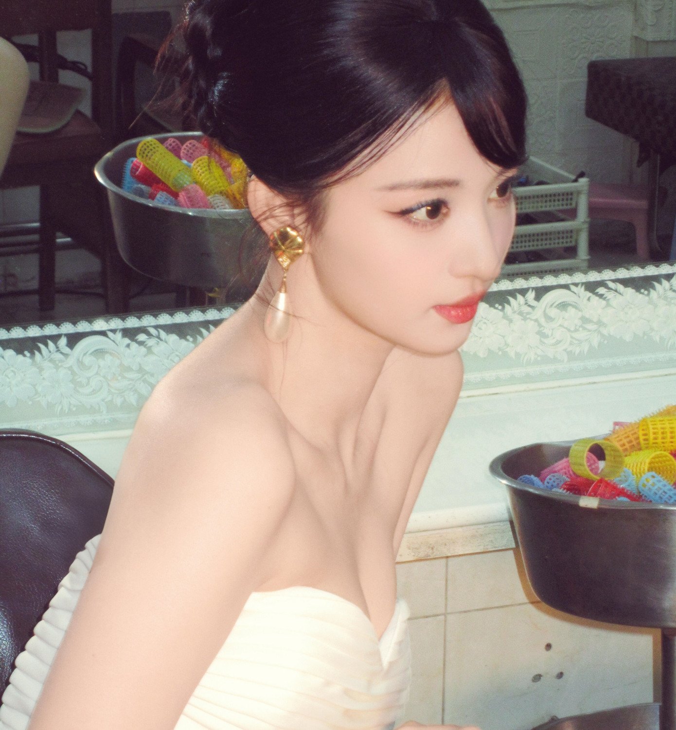 "Tôi cứ nghĩ cô ấy là mỹ nữ an tĩnh, khó gần", "Vương Sở Nhiên lộ bộ mặt thật rồi, nhưng tôi càng yêu thích hình ảnh này của cô ấy hơn", "Ngao Thụy Bằng và Vương Sở Nhiên cười gì mà vui vẻ vậy?", "Tôi rất thích nhìn Vương Sở Nhiên và Thừa Lỗi quảng bá phim cùng nhau, chờ đón tác phẩm Còn ra thể thống gì nữa", "Không ngờ tính cách của Vương Sở Nhiên lại hài hước như vậy", "Vương Sở Nhiên quá đẹp, xứng đáng mỹ nữ đẹp nhất lứa tiểu hoa 95", là những bình luận nhận được hàng nghìn lượt đồng tình trên Weibo.