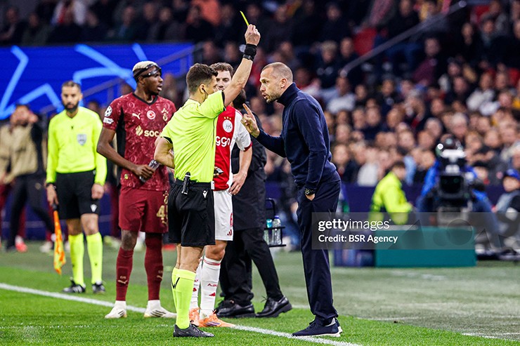 John Heitinga trong vai trò HLV Ajax
