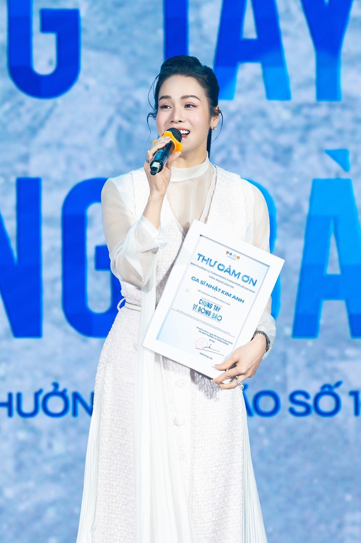 Nhật Kim Anh đã lên tiếng phủ nhận những thông tin cho rằng mình bị bắt, khởi tố được đăng tải trên mạng xã hội