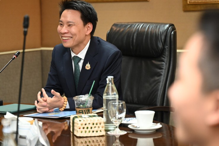 Ông Atthakorn Sirilatthayakorn hứa tạo ra "món quà đáng nhớ" cho người hâm mộ thể thao