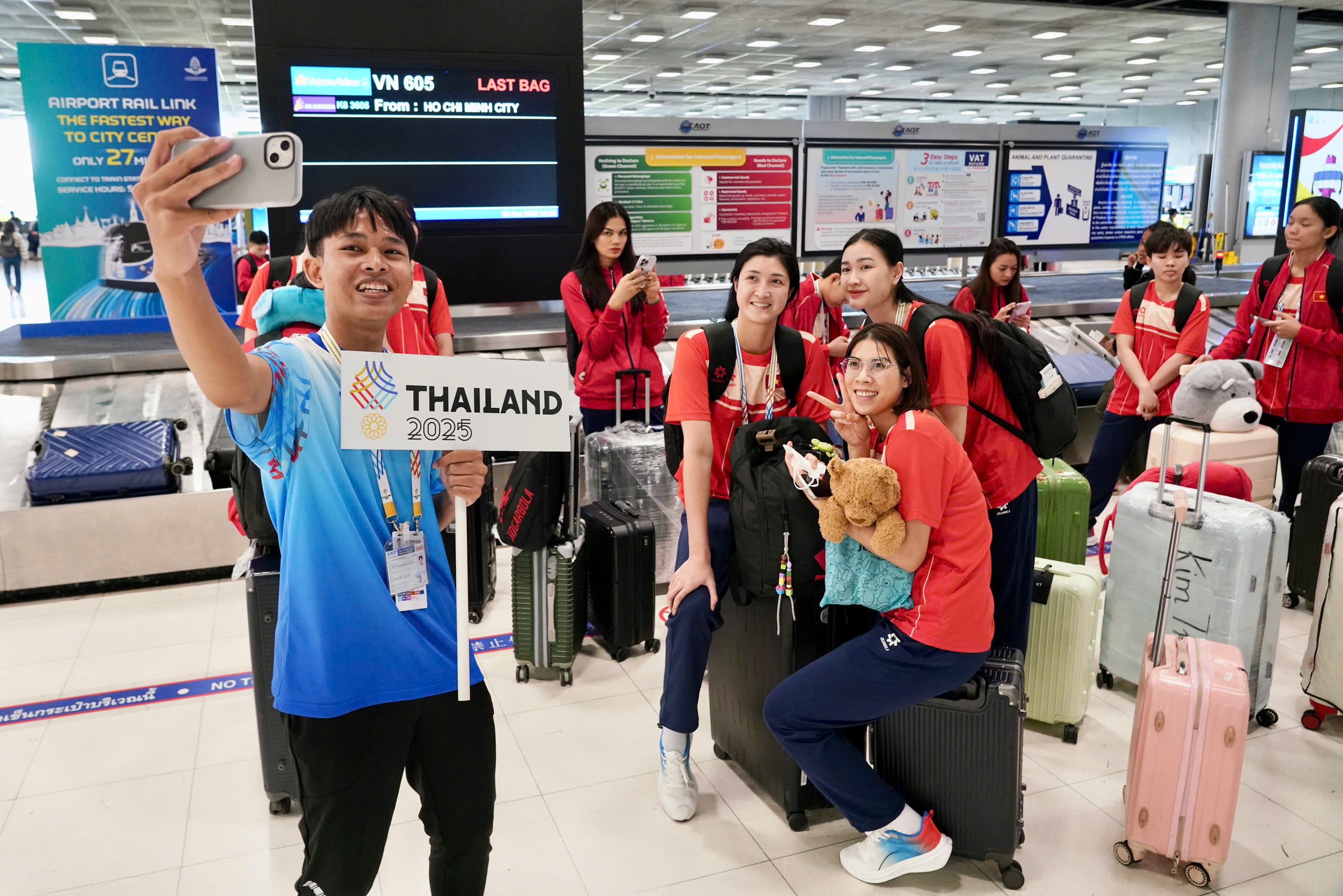 Nóng nhất thể thao chiều 8/12: Lễ thượng cờ Đoàn Thể thao Việt Nam tại SEA Games 33 - 4
