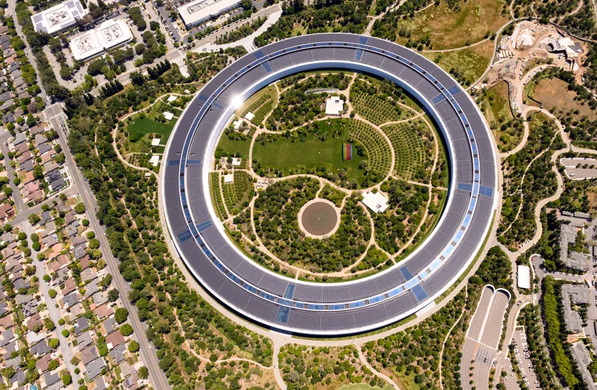 Apple Park, tòa nhà văn phòng hình tròn của Apple, được chụp từ trên không tại Cupertino, California vào ngày 16/5/2024. 