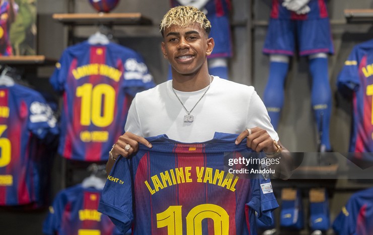 Yamal kế thừa chiếc áo số 10 tại Barca