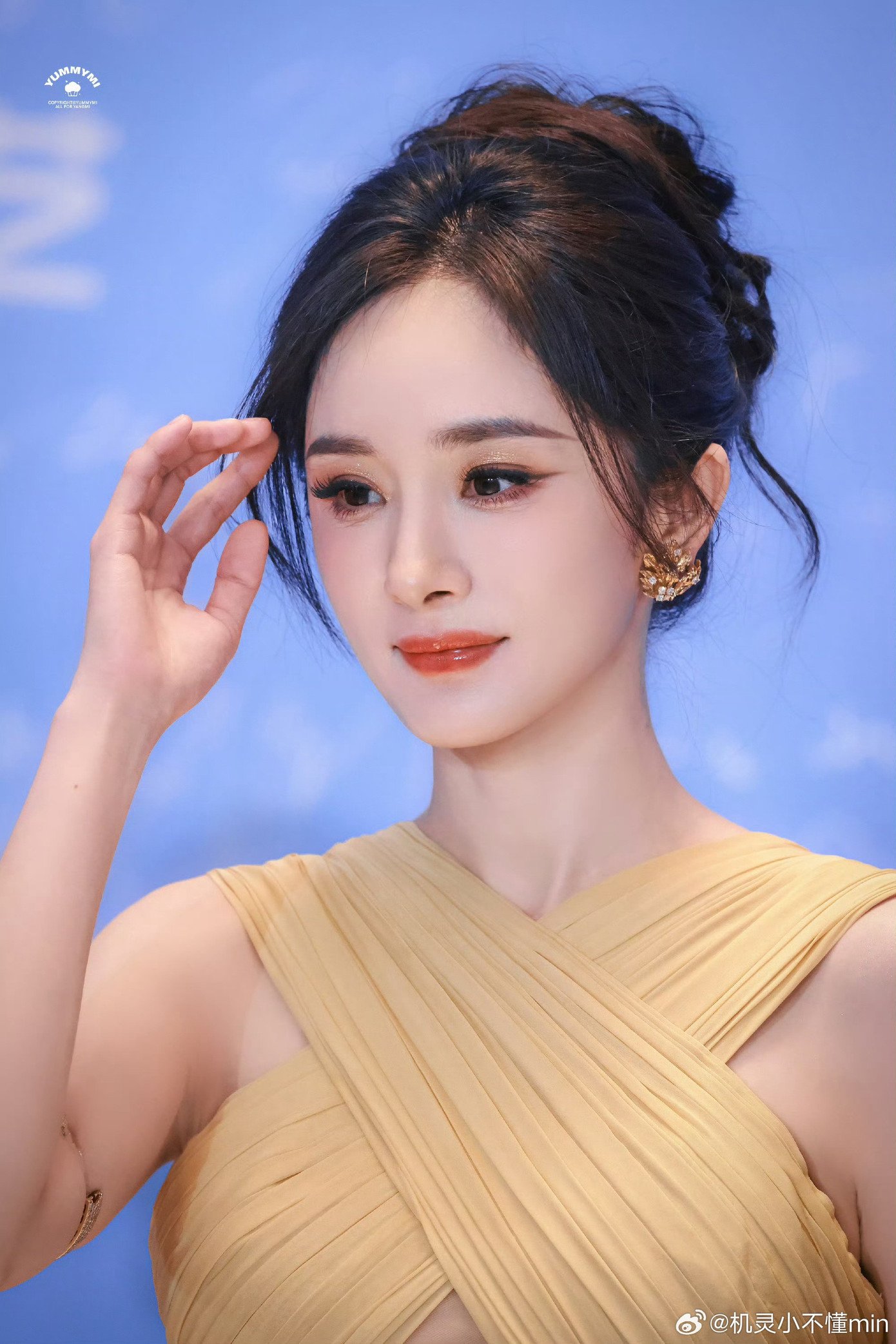 Bạch Lộc gây tranh cãi vì tạo chiêu trò "dựa hơi" Dương Mịch.