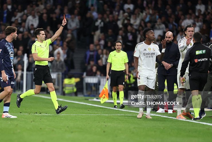 Real Madrid gặp họa với trọng tài