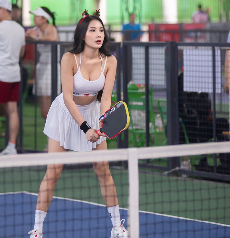 Siêu mẫu Lê Thu An thắng 15-0 vô địch pickleball, Phương Liên khoe dáng nóng bỏng - 4