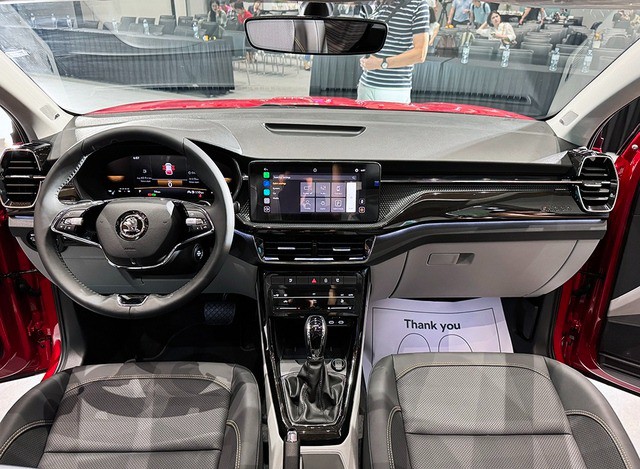 Nội thất có nét tương đồng như các mẫu xe Volkswagen. 