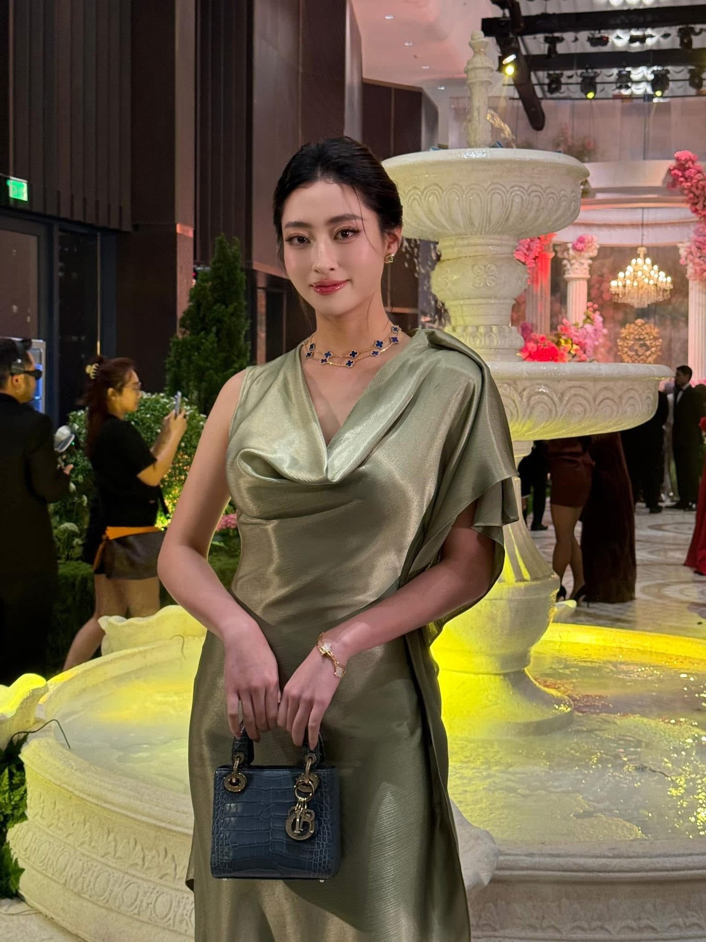 Cẩm Ly hát nhạc miền Tây ở lễ cưới con gái tỷ phú Johnathan Hạnh Nguyễn - 2