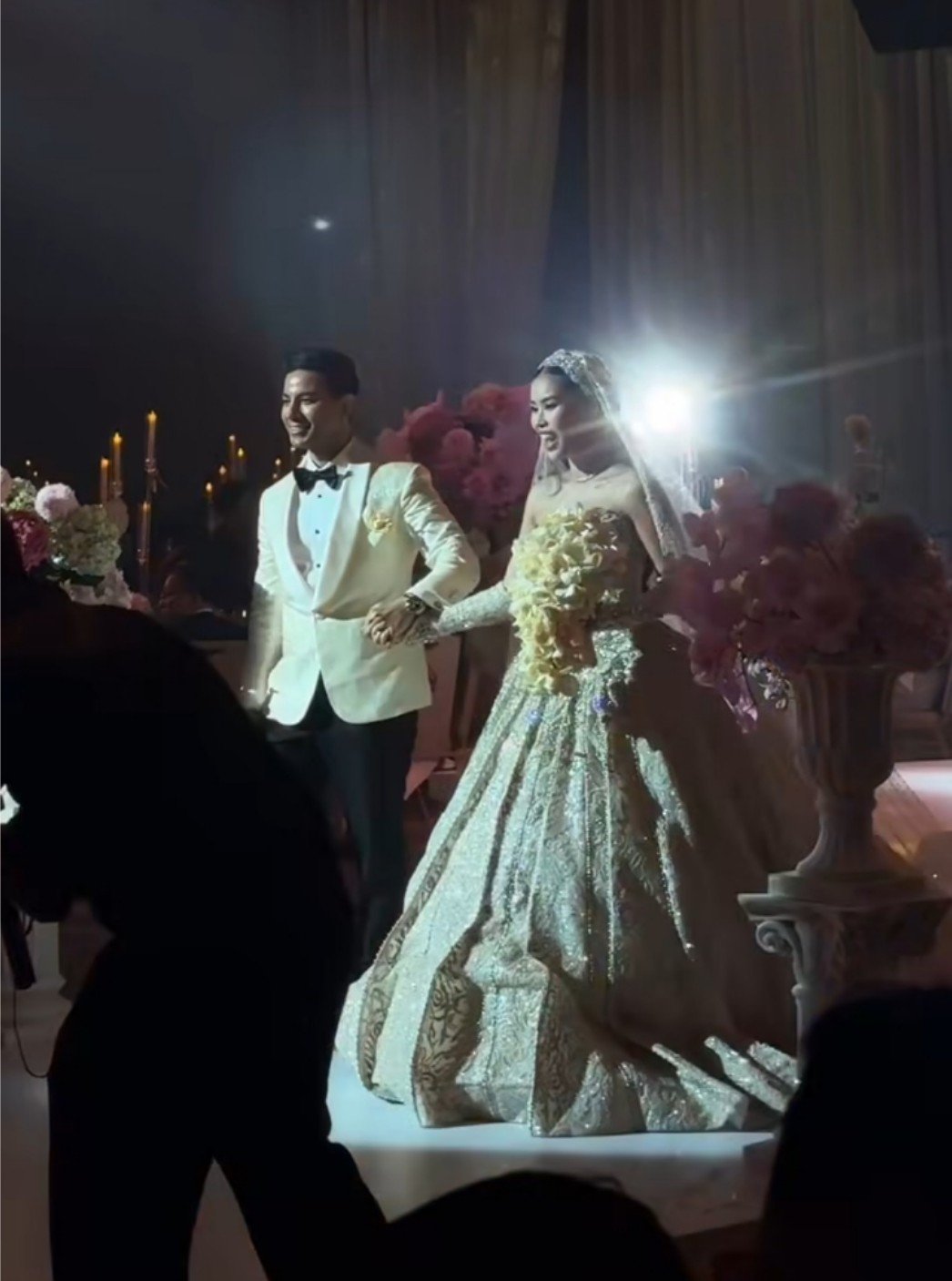 Cẩm Ly hát nhạc miền Tây ở lễ cưới con gái tỷ phú Johnathan Hạnh Nguyễn - 11