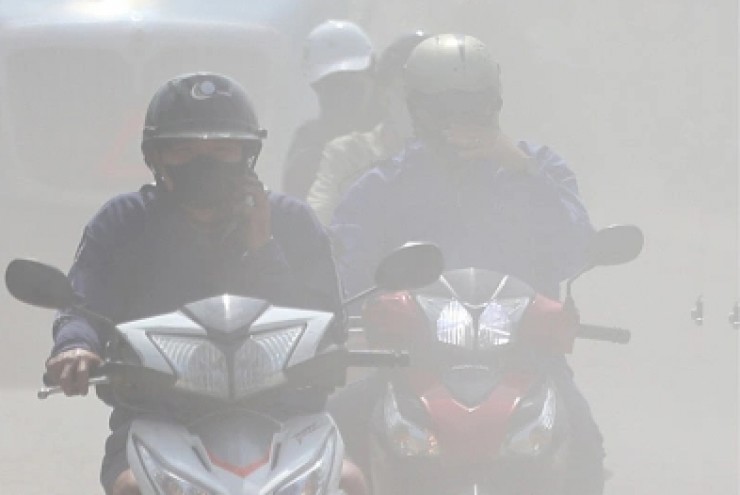 Bụi mịt mù trên đường gần công trường Vành đai 3 TP HCM