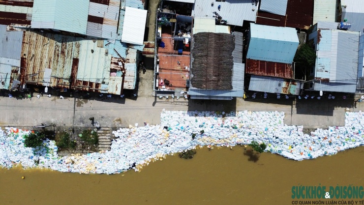 Cả làng chạy đua với thời gian, giành từng mét đất trước 'hà bá' - 2