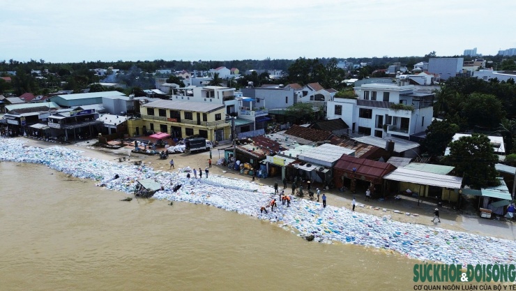 Cả làng chạy đua với thời gian, giành từng mét đất trước 'hà bá' - 6