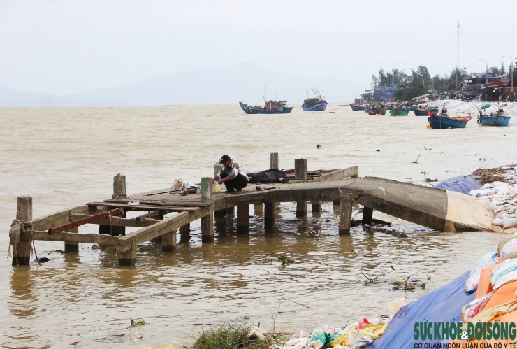 Cả làng chạy đua với thời gian, giành từng mét đất trước 'hà bá' - 10
