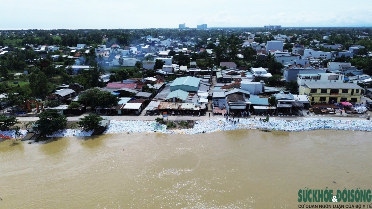 Cả làng chạy đua với thời gian, giành từng mét đất trước 'hà bá' - 12