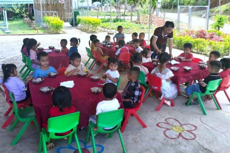 Bữa ăn bán trú của học sinh vùng cao Nghệ An