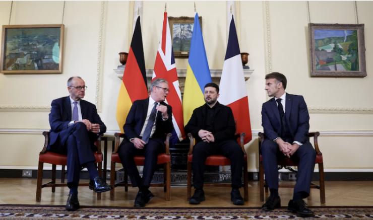 Ông Zelensky đã tới London để thảo luận về các vấn đề then chốt trong kế hoạch hoà bình cùng lãnh đạo các nước thuộc Liên minh tự nguyện. Ảnh: Reuters