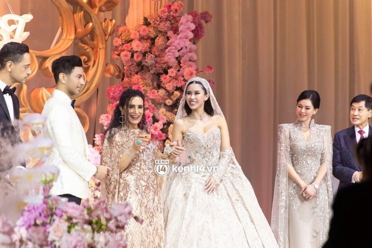 Người mẹ quyền lực của Tiên Nguyễn, là doanh nhân tỷ phú và sở hữu nhan sắc bền vững qua nhiều thập kỷ - 8