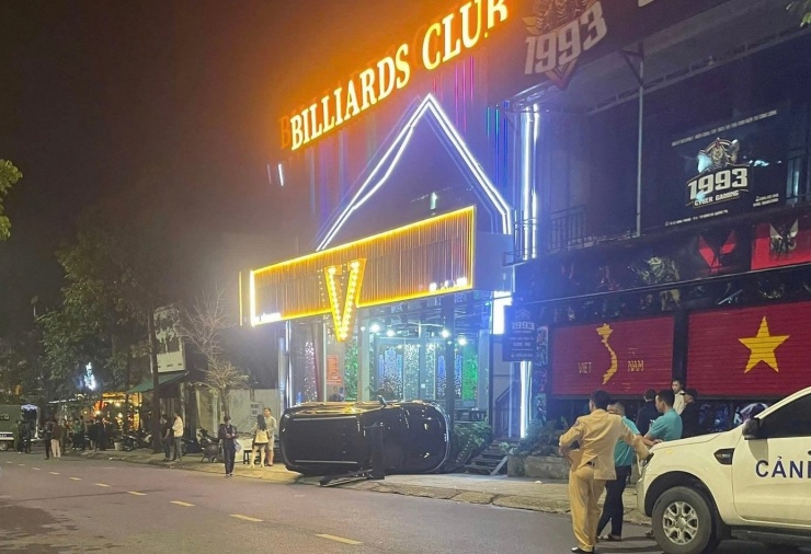 Lực lượng chức năng có mặt ở hiện trường để điều tra vụ việc.