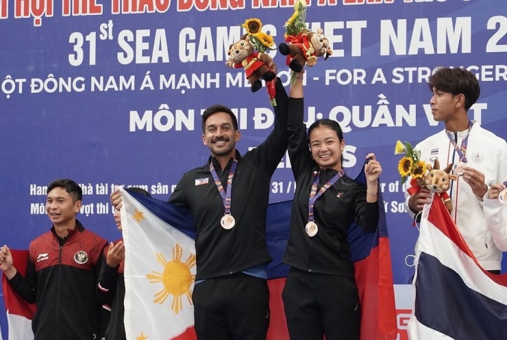 Tay vợt nữ gợi cảm cầm cờ cho Philippines ở SEA Games 33 - 5