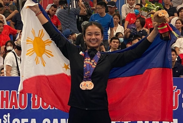 Tay vợt nữ gợi cảm cầm cờ cho Philippines ở SEA Games 33 - 6