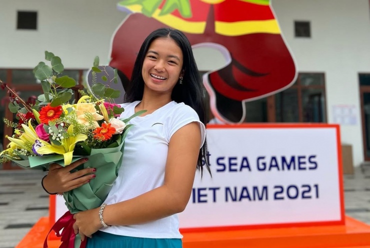 Tay vợt nữ gợi cảm cầm cờ cho Philippines ở SEA Games 33 - 4